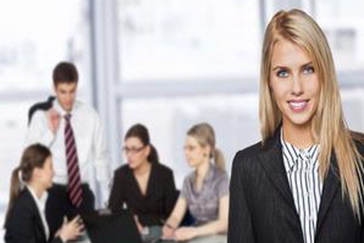 Jadikan diri lebih diterima di antara rekan-rekan kerja baru. 