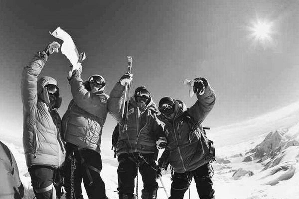 Empat pendaki Indonesia Seven Summits Expedition Mahitala Universitas Katolik Parahyangan, Bandung,  sukses mencapai puncak Gunung Denali, Alaska, AS, Jumat (8/7). Denali  merupakan puncak ketujuh dari tujuh puncak benua. Mereka menjadi orang Indonesia pertama yang mencapai tujuh puncak benua.