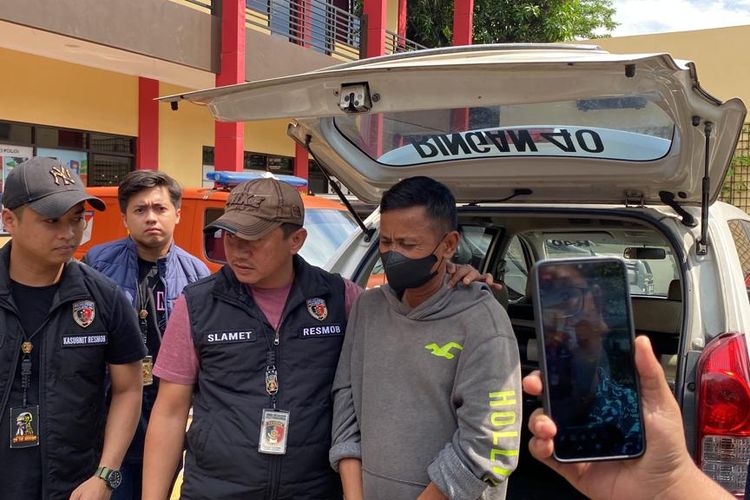 Pelaku pembakaran orang di Penjaringan, Jakarta Utara ditangkap polisi pada Jumat (6/1/2023). Terkini pelaku berinisial MR diamankan di Polsek Metro Penjaringan. 