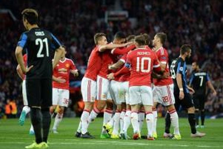 Para pemain Manchester United merayakan gol Memphis Depay ke gawang Club Brugge pada leg pertama play-off Liga Champions di Stadion Old Trafford, Manchester, Selasa waktu setempat atau Rabu (19/8/2015) dini hari.