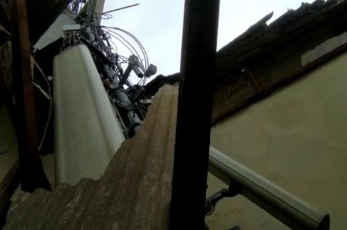 Tower BTS Roboh dan Timpa 2 Rumah di Depok, Telkomsel Akan Evaluasi Lokasi Pemasangan