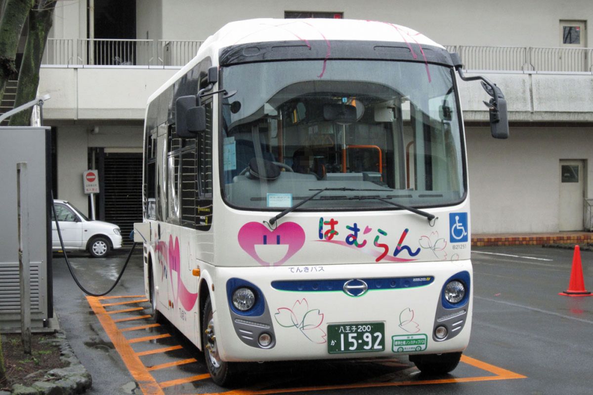 Bus listrik berbasis Hino Poncho.