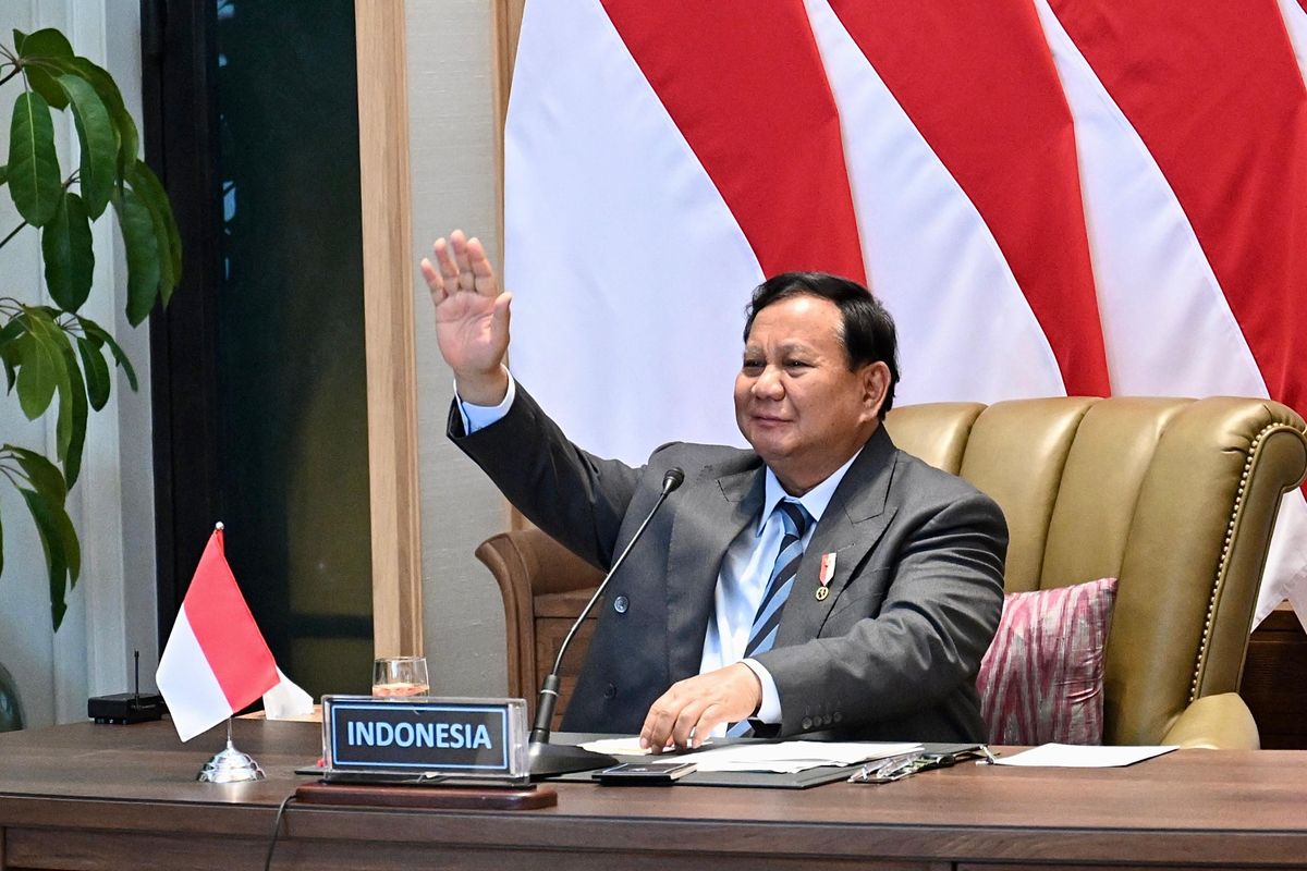 Presiden Prabowo Subianto menghadiri BRICS Leaders Virtual Meeting dari kediaman pribadinya di Kertanegara, Jakarta Selatan, Senin (8/9/2025). 