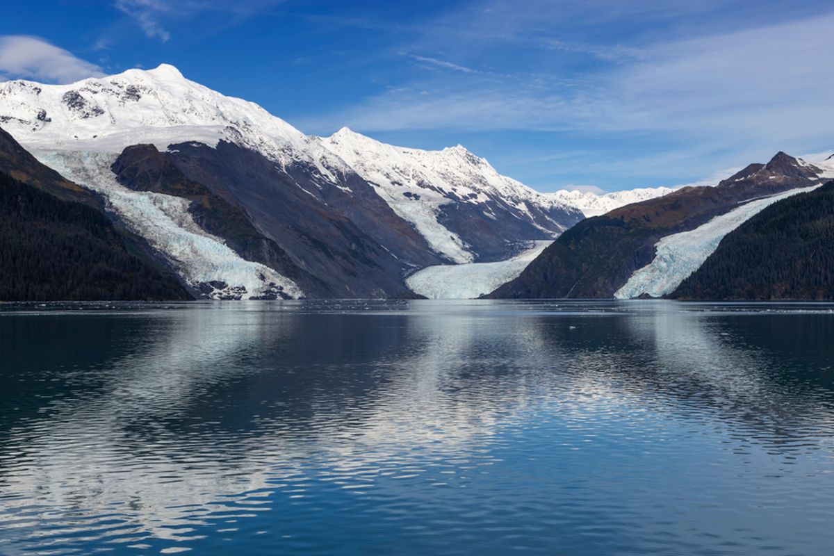 Gletser Barry di Prince William Sound, Alaska. Ilmuwan memperingatkan potensi tsunami dahsyat atau megatsunami di Alaska sebagai akibat pencairan gletser dan tanah longsor.
