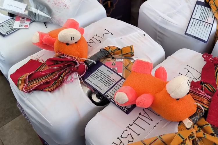 Bola Plastik hingga Kantong Kresek, Cara Sederhana Jemaah Haji Polman Menandai Harapan ke Tanah Suci