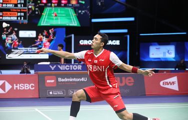 Jonatan Christie saat bertanding melawan wakil Singapura pada laga perdana Grup A Piala Thomas 2022 di Impact Arena, Bangkok, Thailand, Minggu (8/5/2022). 
