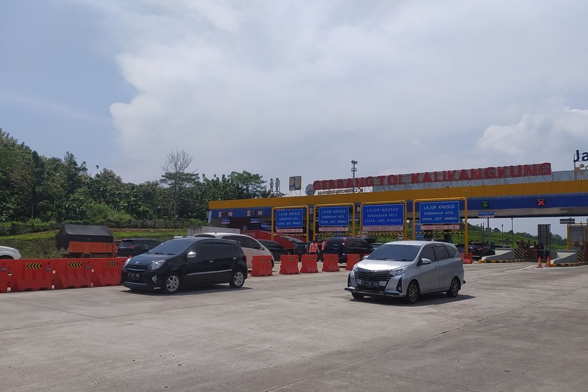 Kendaraan yang melintas Jalan Tol Kalikangkung Semarang meningkat