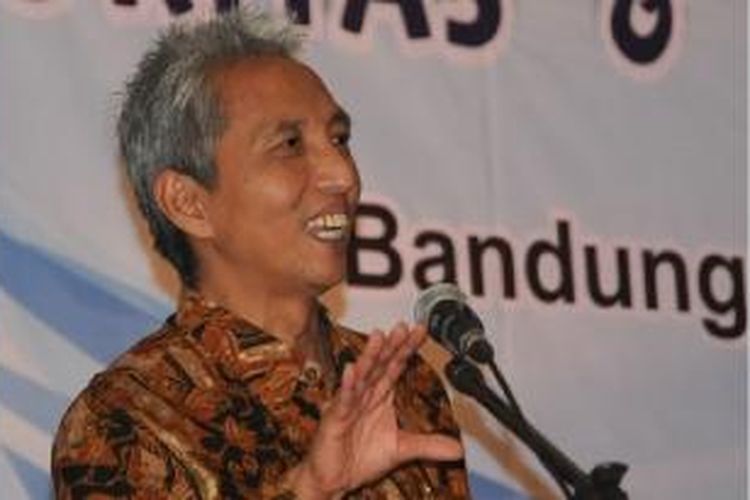 Sekretaris Utama BNP2TKI, Hermono, dalam pembukaan Rapat Koordinasi Teknis (Rakornis) BNP2TKI Tahun 2015 yang mengusung tema Memantapkan Program Prioritas dam Strategis Tahun 2016 di Bandung, Kamis (16/12/2015).
