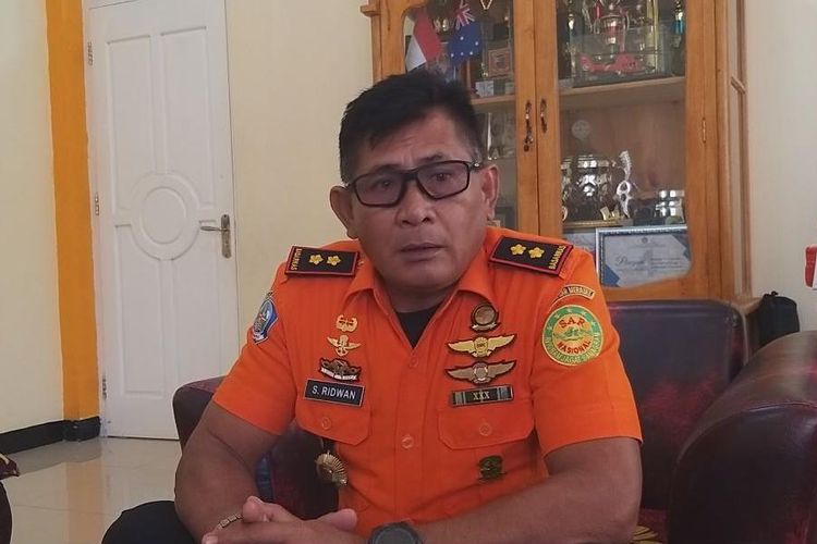 Foto Kepala Kantor Pencarian Dan Pertolongan Merauke Supriyanto Ridwan, saat diwawancarai di ruang kerjanya, Senin (06/03/2023).