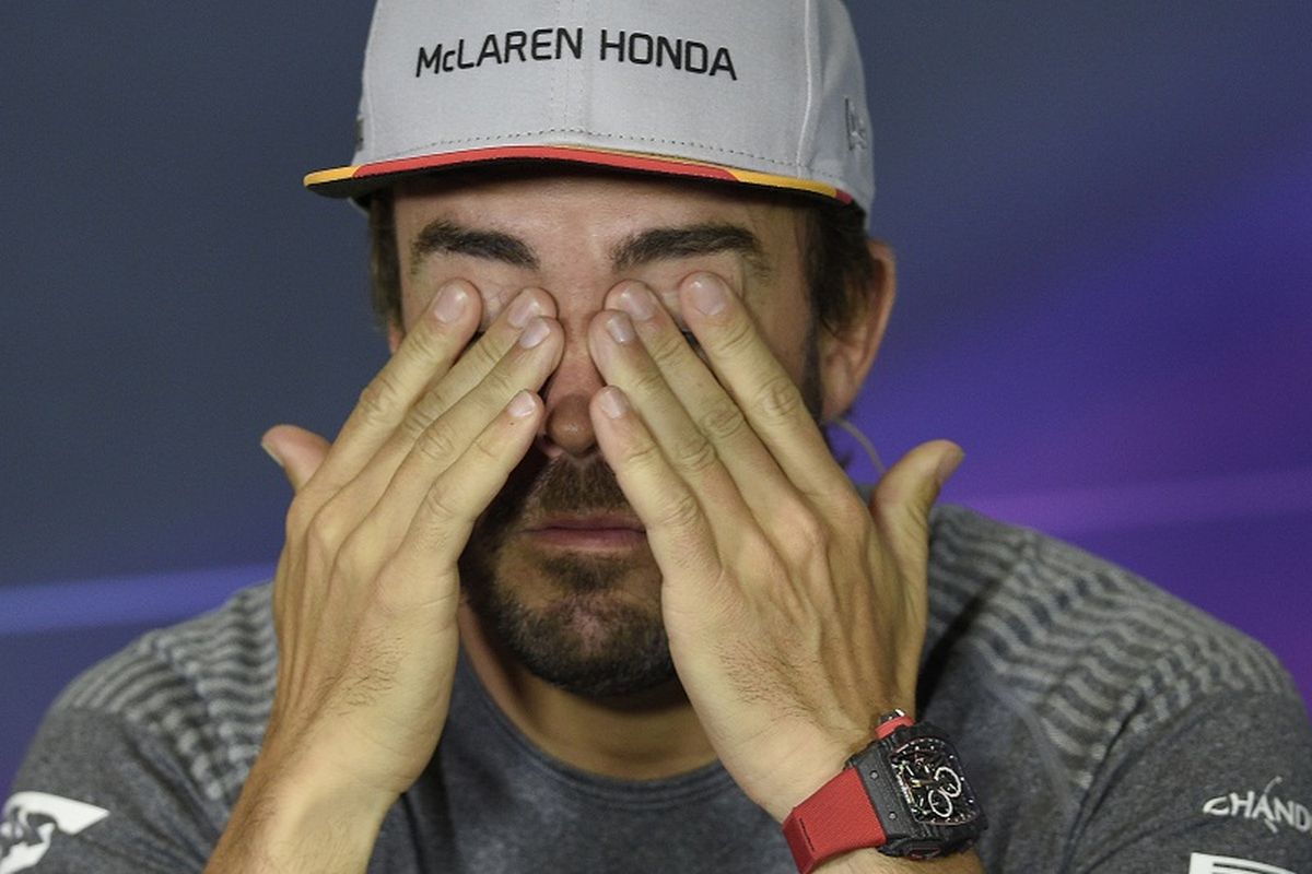 Pebalap McLaren-Honda, Fernando Alonso, menjalani sesi konferensi pers di Circuit de Catalunya, Kamis (11/5/2017) waktu setempat.