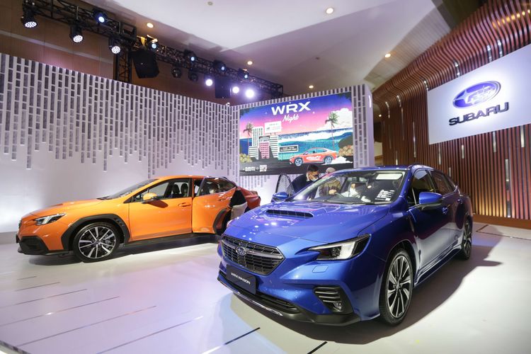 Subaru WRX Sedan dan Wagon generasi lima resmi diluncurkan di ajang Indonesia International Motor Show (IIMS) 2023 di JIExpo, Kemayoran, Jakarta Pusat, Kamis (16/2/2023). Ada dua varian yang dimunculkan, yakni Subaru WRX Sedan dan Subaru WRX Wagon. Keduanya tampil dengan desain yang sama-sama agresif dengan tetap membawa hood scoop khas Subaru WRX.