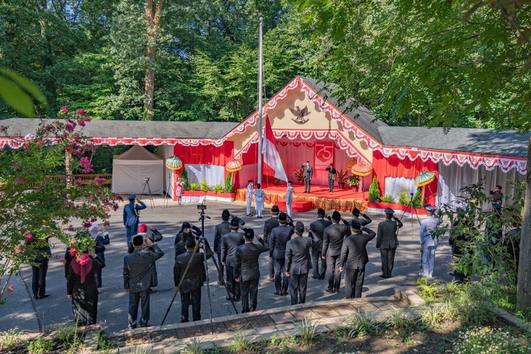 Suasana upacara peringatan detik-detikproklamasi Republik Indonesia di Wisma Indonesia, Washington DC, Amerikq Serikat, 17 Agustus 2020 waktu setempat. 