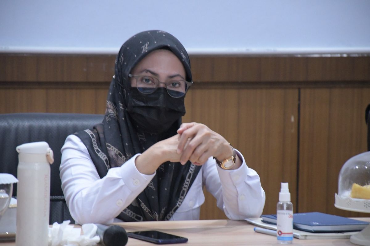 Bupati Luwu Utara Indah Putri Indriani saat memimpin rapat terbatas yang juga dihadiri seluruh camat secara virtual, Rabu (28/7/2021).
