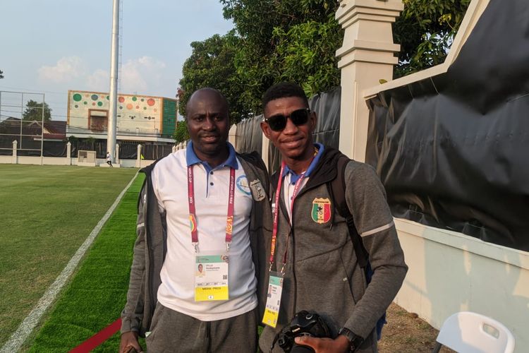 Dua jurnalis asal Mali, Soulimane dan Ibrahim (kanan). Mereka datang ke Solo khusus untuk meliput kiprah timnas U17 Mali pada Piala Dunia U17 2023 yang berlangsung di Indonesia dari 10 November sampai 2 Desember 2023.