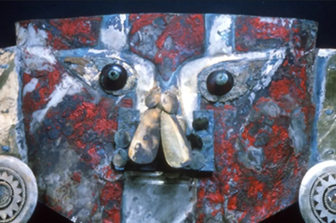 Mengejutkan, Topeng Emas Kuno dari Peru Ternyata Dicat dengan Darah Manusia