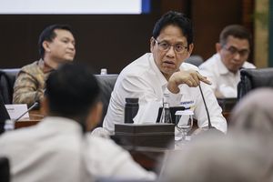 Menunda Krisis dengan Utang