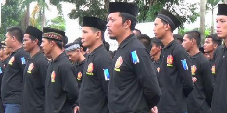 Anggota Banser GP Ansor Pangkalpinang Kepulauan Bangka Belitung saat apel pengamanan gabungan jelang natal dan tahun baru