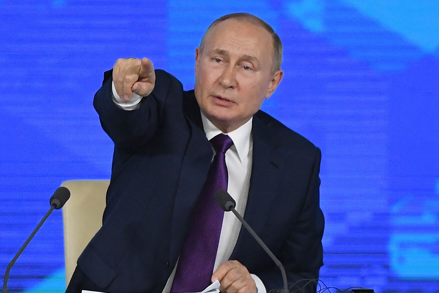 Putin Tantang Barat Kalahkan Rusia di Medan Perang