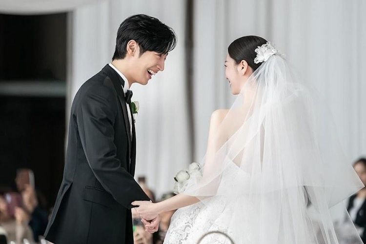 Foto pernikahan aktor Korea Selatan, Lee Sang Yeob pada 24 Maret 2024.