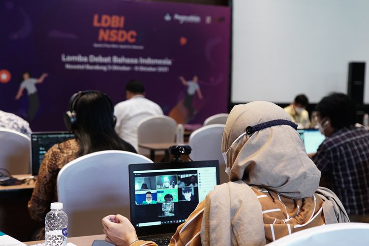 Suasana penjurian (5/10/2021) kompetisi debat siswa nasional 2021, Lomba Debat Bahasa Indonesia (LDBI) dan National Schools Debating Championship (NSDC).