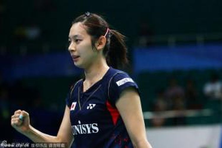 Tunggal putri Jepang, Sayaka Takahashi, mengepalkan tangan usai memenangkan pertandingan melawan tunggal Malaysia, Tee Jing Yi, pada babak ketiga BWF World Championships 2013.