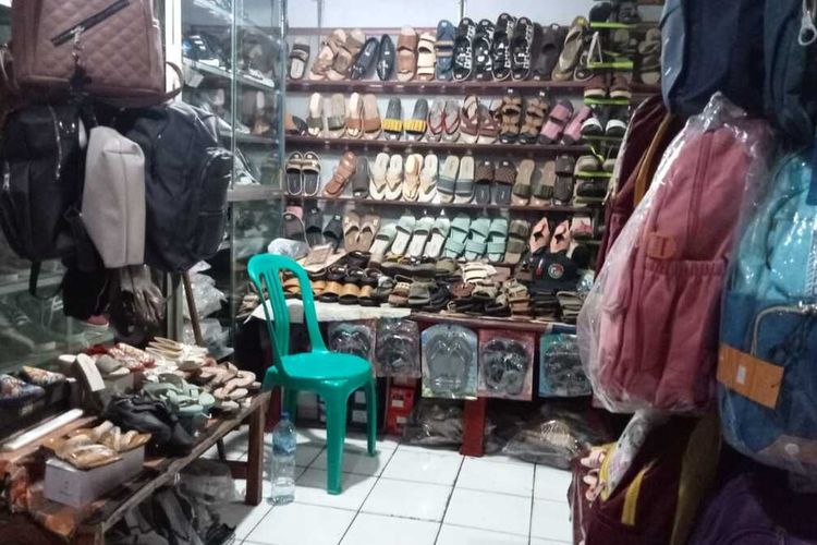 Kondisi Pasar Tradisional Rancakek, Kabupaten Bandung, Jawa Barat yang mengalami sepi pembeli lantaran pedagang konvensional kalah berdaing dengan pedagang online, Rabu (20/9/2023)