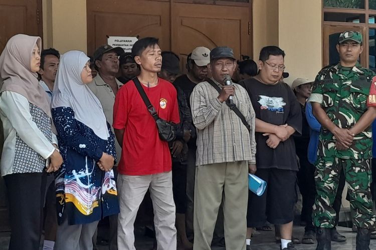 Warga Garongan Kulon Progo Gelar Aksi, Minta Lurah Tersangka Pungli Diberhentikan Permanen