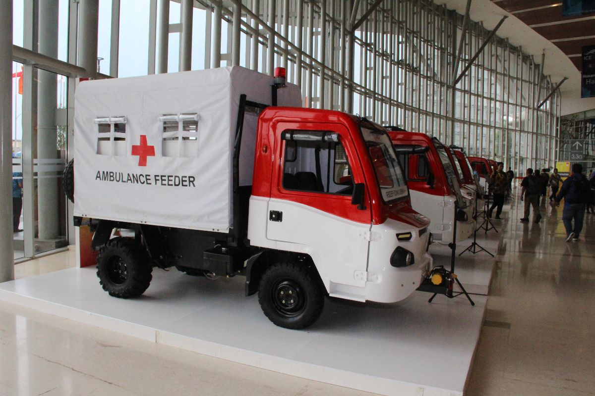 Kendaraan AMMDes yang disulap jadi mobil ambulance untuk membawa pasien terkena gejala virus corona.
