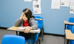 5 Tips untuk Membantu Anak yang Cemas di Sekolah
