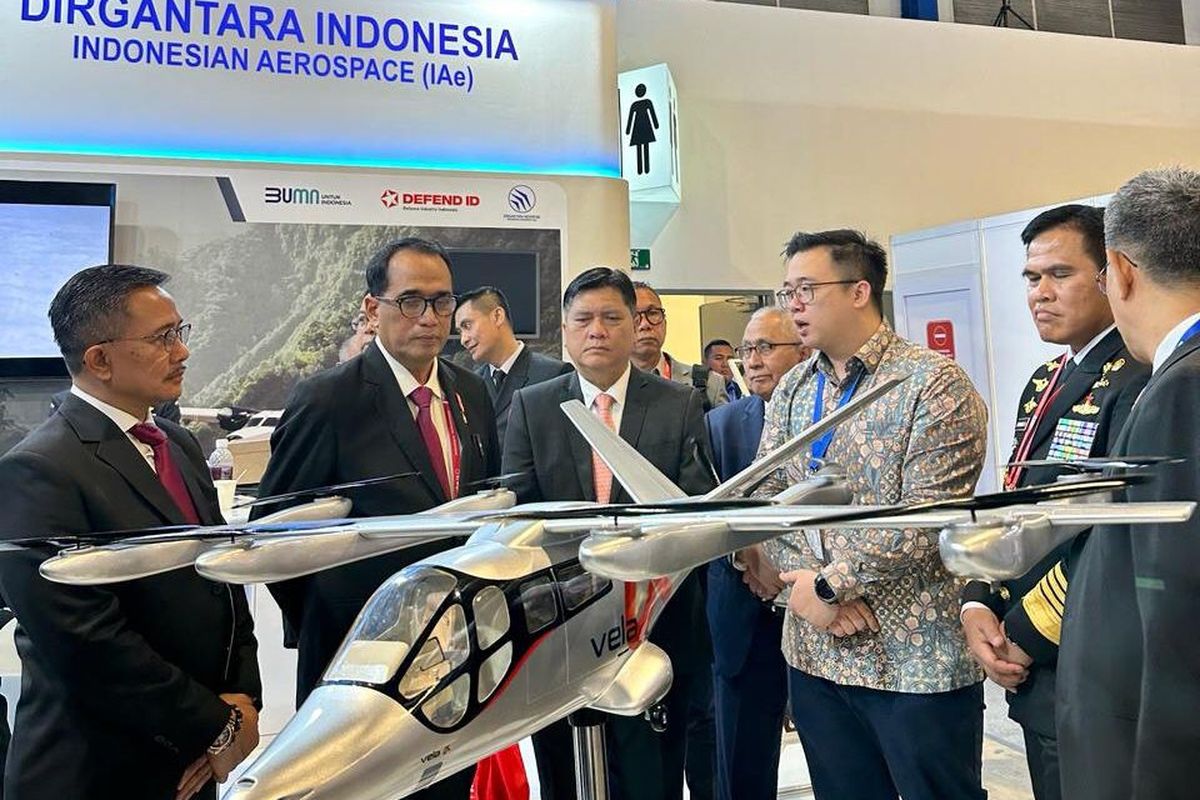 Mobil terbang Vela Alpha yang tengah dikembangkan PT Dirgantara Indonesia (PT DI) dan Vela telah dipamerkan di Singapore Airshow 2024 yang diselenggarakan di Changi, Singapura.