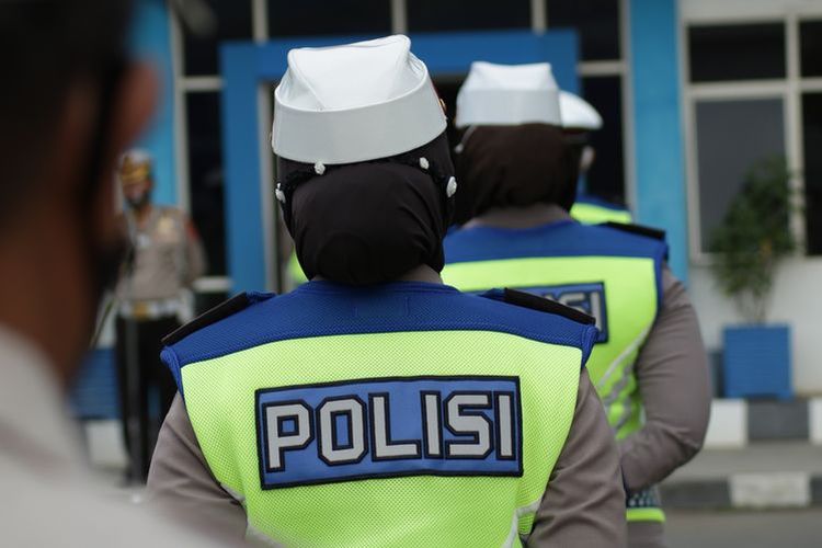 Ilustrasi polisi wanita. Prabowo Minta Anggota Polisi Korban Demo Dapat Kenaikan Pangkat Luar Biasa, Apa Itu?