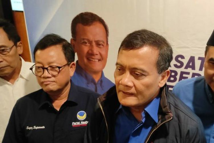 Ketua Teritorial Pemenangan Pemilu Jawa III/Jawa Tengah DPP Partai Nasdem, Sugeng Suparwoto didampingi calon gubernur Jateng nomor urut 2 Ahmad Luthfi di Solo, Jawa Tengah, Sabtu (26/10/2024).