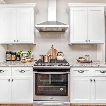 Ilustrasi lemari dapur, kabinet dapur, ilustrasi cooker hood, Ilustrasi range hood atau penyedot asap dapur.