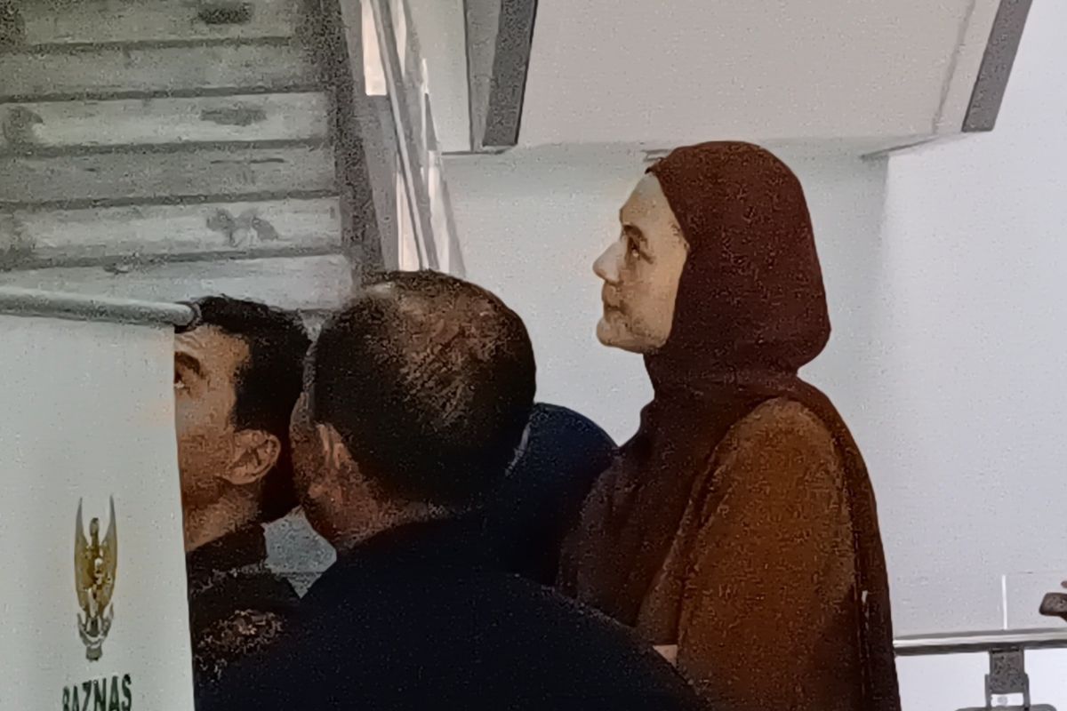 Model Paula Verhoeven kembali mendatangi Komisi Yudisial di Kramat, Jakarta Pusat, Senin (5/5/2025) untuk memberi keterangan terkait laporannya soal kinerja majelis hakim Pengadilan Agama Jakarta Selatan dalam kasus cerainya dengan Baim Wong.