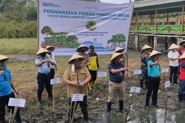 PT Angkasa Pura I (Persero) turut melaksanakan penanaman ribuan bibit mangrove di wilayah pesisir Selatan di Kabupaten Kulon Progo, Daerah Istimewa Yogyakarta. AP I bekerja sama dengan lintas instansi pemerintahan untuk membuat sabuk hijau di sekitaran bandara.