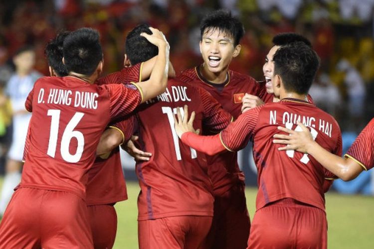 Suka cita pemain timnas Vietnam merayakan gol ke gawang timnas Filipina pada semifinal pertama Piala AFF 2018 di Stadion Panaad, Bacolod City, 2 Desember 2018.
