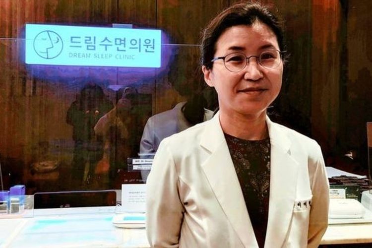 Dr Ji-hyeon Lee, seorang psikiater gangguan tidur, mengatakan dia melihat klien yang minum hingga 20 pil tidur setiap malam