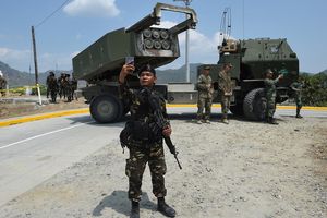 Serangan Jarak Jauh Ukraina Hancurkan Pangkalan Rusia dan Jembatan