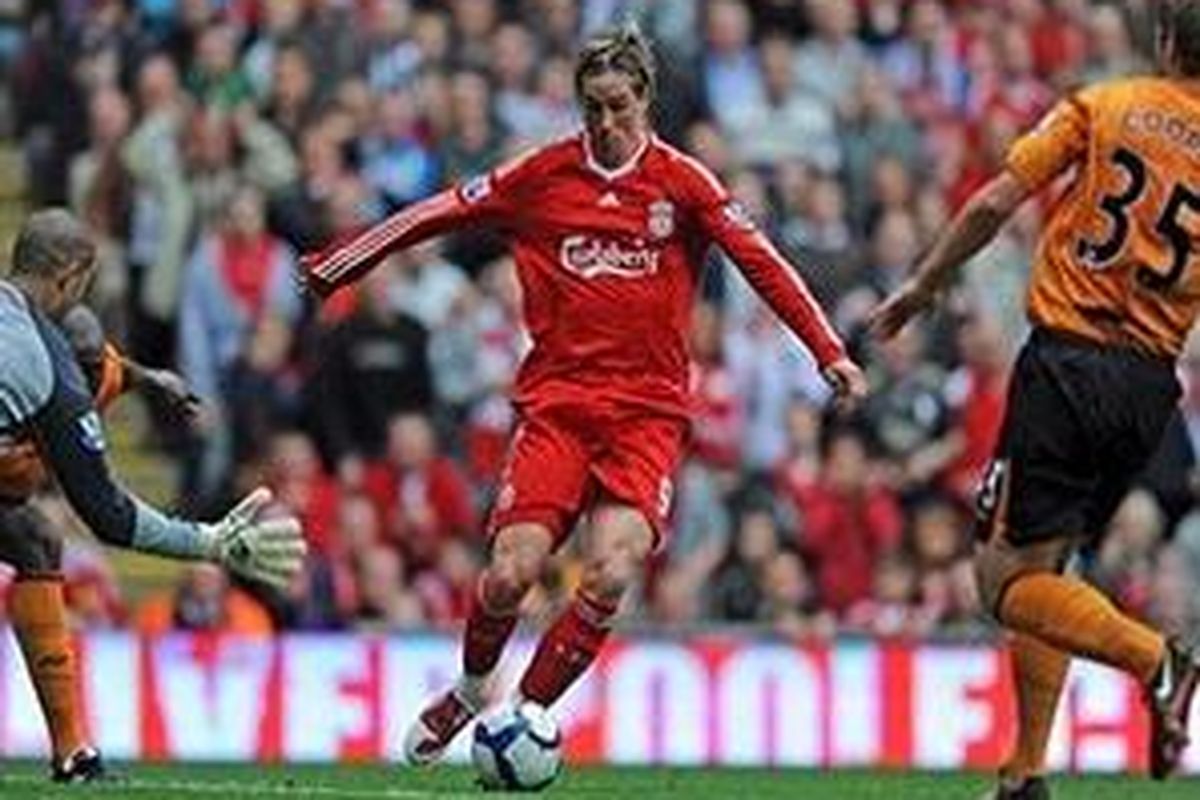 Fernando Torres (tengah)