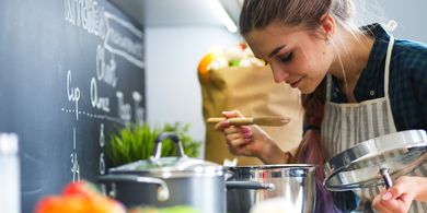 Bolehkah Mencicipi Makanan Saat Puasa? Ini Hukumnya