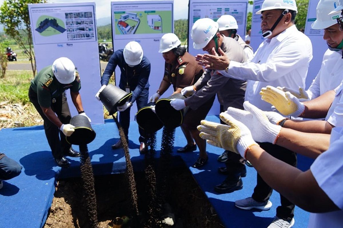 Pemkab Jembrana dan Bank Mandiri lakukan groundbreaking Sentra Pengolahan Beras Terpadu (SPBT) di Subak Tibu Beleng, Desa Penyaringan, Kecamatan Mendoyo, Rabu (22/2/2023). 