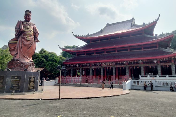 Patung Cheng Ho di Klenteng Sam Poo Kong Semarang
