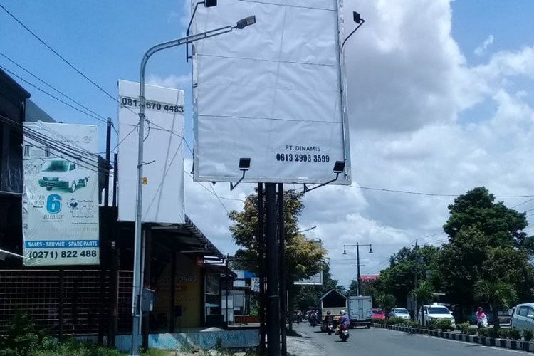 Salah satu papan kosong akibat baliho yang dicuri.