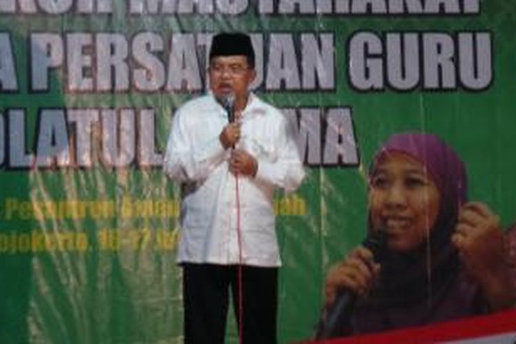 Jusuf Kalla saat berkunjung ke Pondok Pesantren Ammanatul Umah, Mojokerto, Jawa Timur, Senin (16/6/2014).
   
 