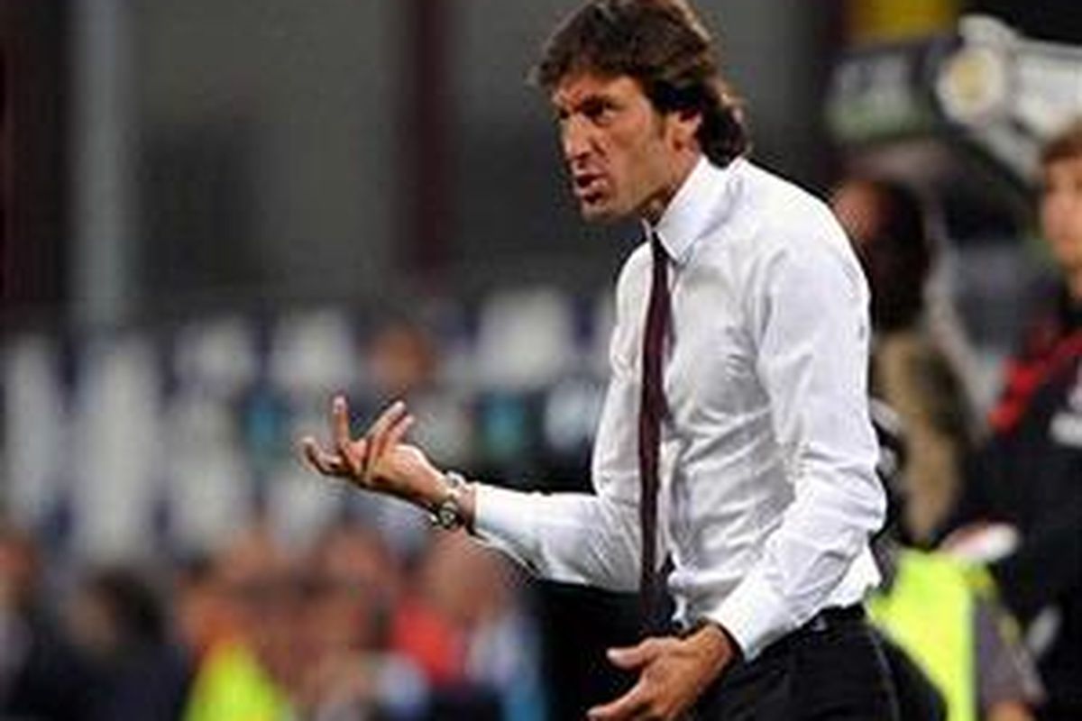 Pelatih AC Milan, Leonardo.