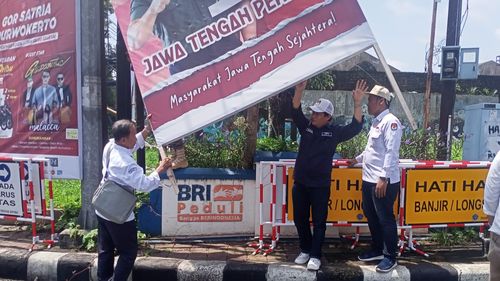 Masa Tenang Pilkada dan Proses Pembersihan Alat Peraga Kampanye...