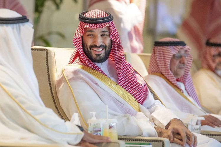 Foto dari Saudi Press Agency (SPA) yang diambil pada 12 Mei 2023 ini menunjukkan Putra Mahkota Arab Saudi Mohammed bin Salman menghadiri pertandingan final piala raja Salman antara Al-Hilal dan Al-Wehdah di kota olahraga raja Abdullah di Jeddah. Pada Jumat (19/5/2023), dia menyambut kehadiran Presiden Suriah Bashar al-Assad.