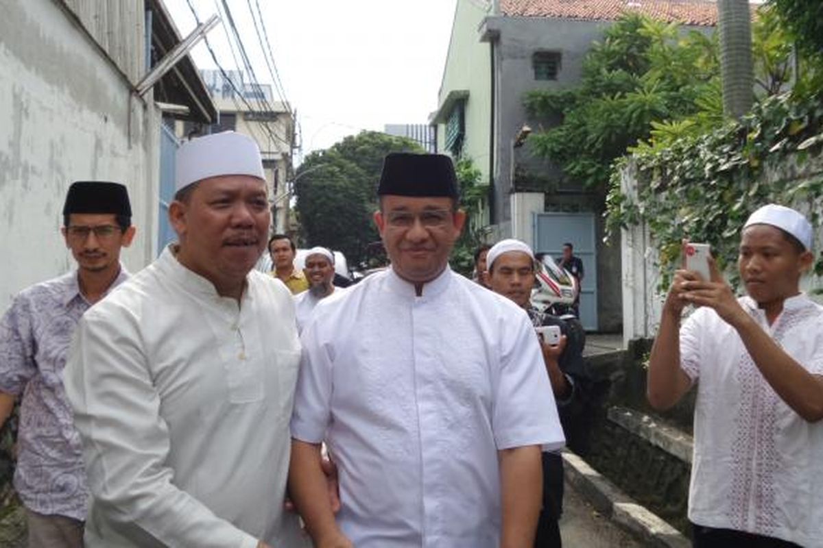 Calon gubernur DKI Jakarta Anies Baswedan saat silaturahim dengan warga di Jalan Cikoko, Pancoran, Jakarta Selatan, Sabtu (25/2/2017).