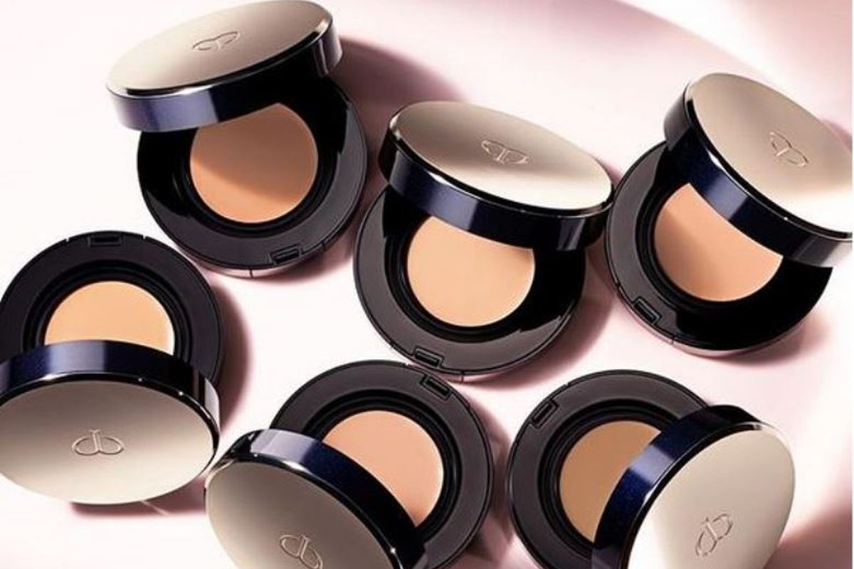 Radiant Cushion Foundation dari Clé de Peau Beaute.