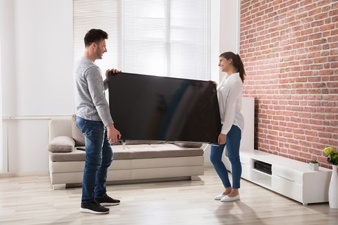 Cegah Kerusakan, Begini Cara Aman Memindahkan TV Layar Datar